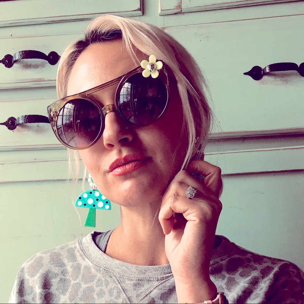 Flower power sunglasses 🌸 revo aviators coachella